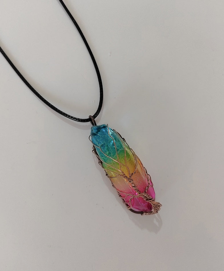 Collier tendance avec pendentif en forme de pilier en cristal et arbre de vie