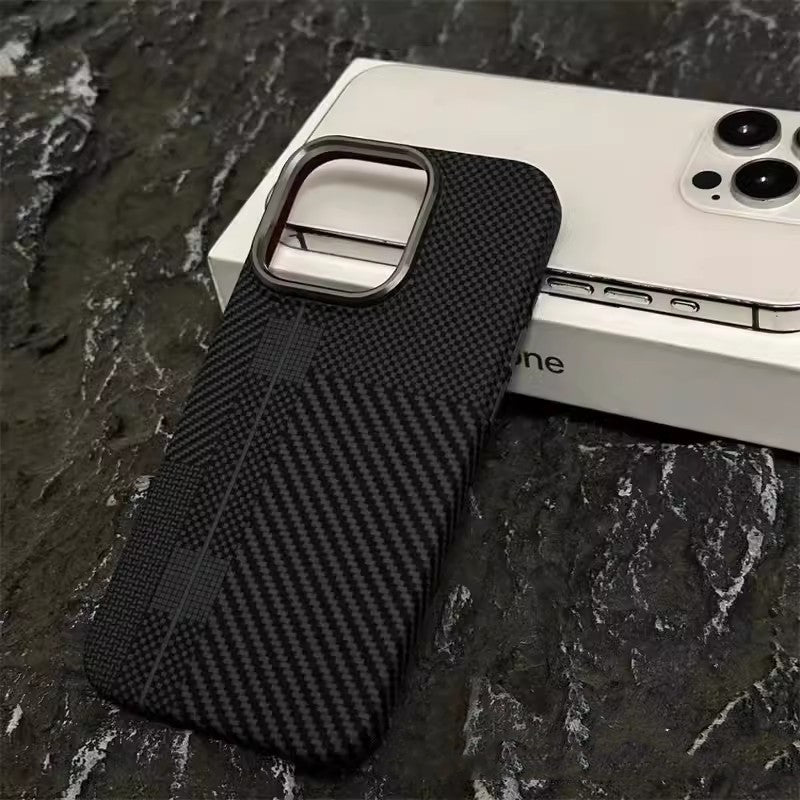 Coque magnétique en fibre de carbone pour iPhone 15