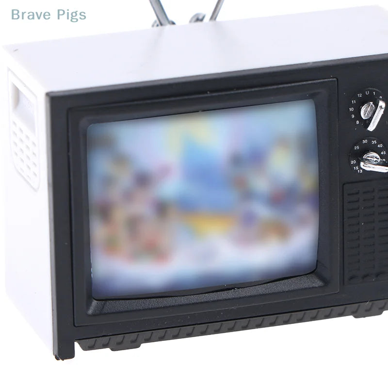 Mini Retro TV Miniature Ornaments DollHouse Toy Ornaments 5.7 * 2.4 * 3.4cm