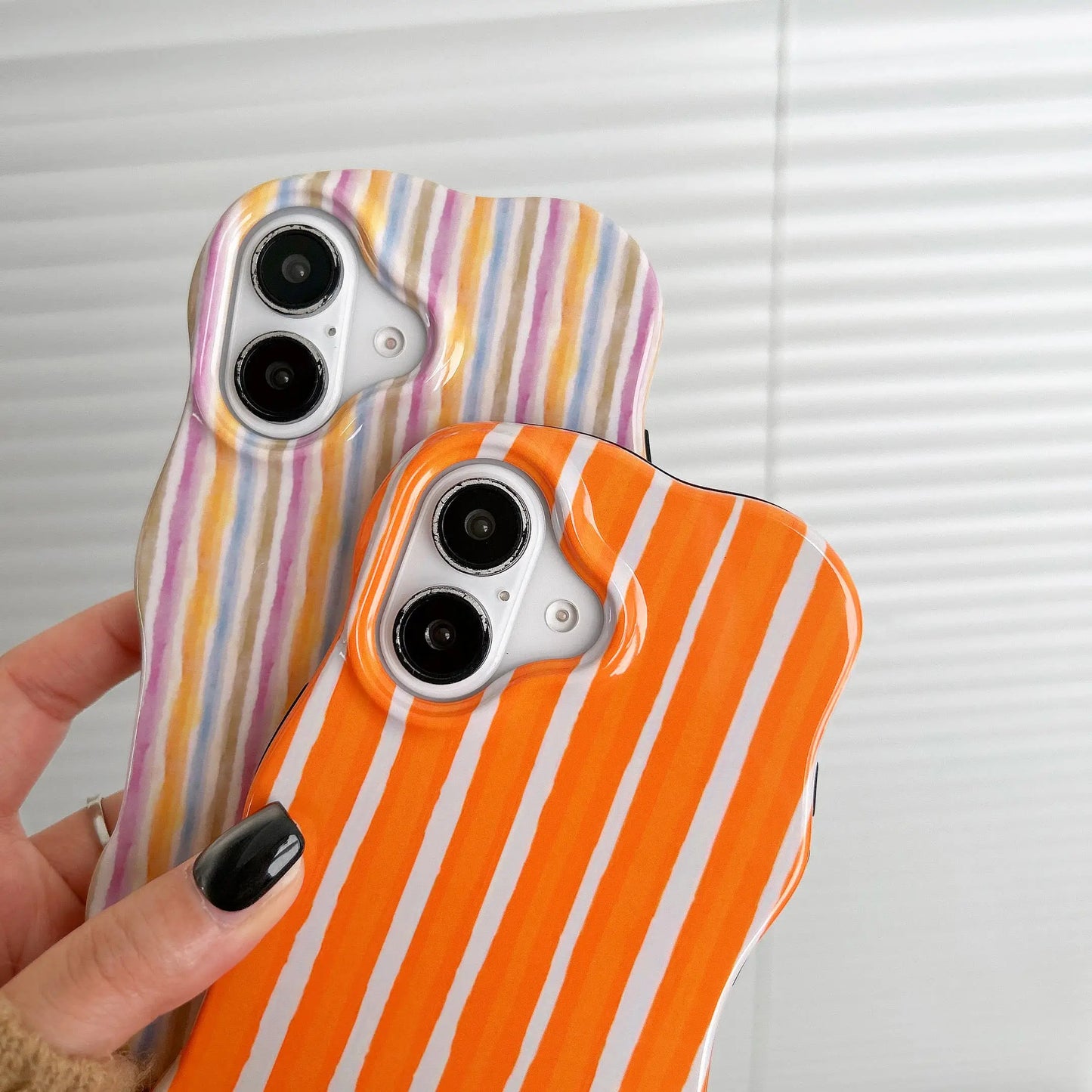 Coque de téléphone tendance 2 en 1 à rayures brillantes pour iPhone 13, 14, 15, 16 Pro Max, bords ondulés, coque arrière fine et rigide, agréable au toucher