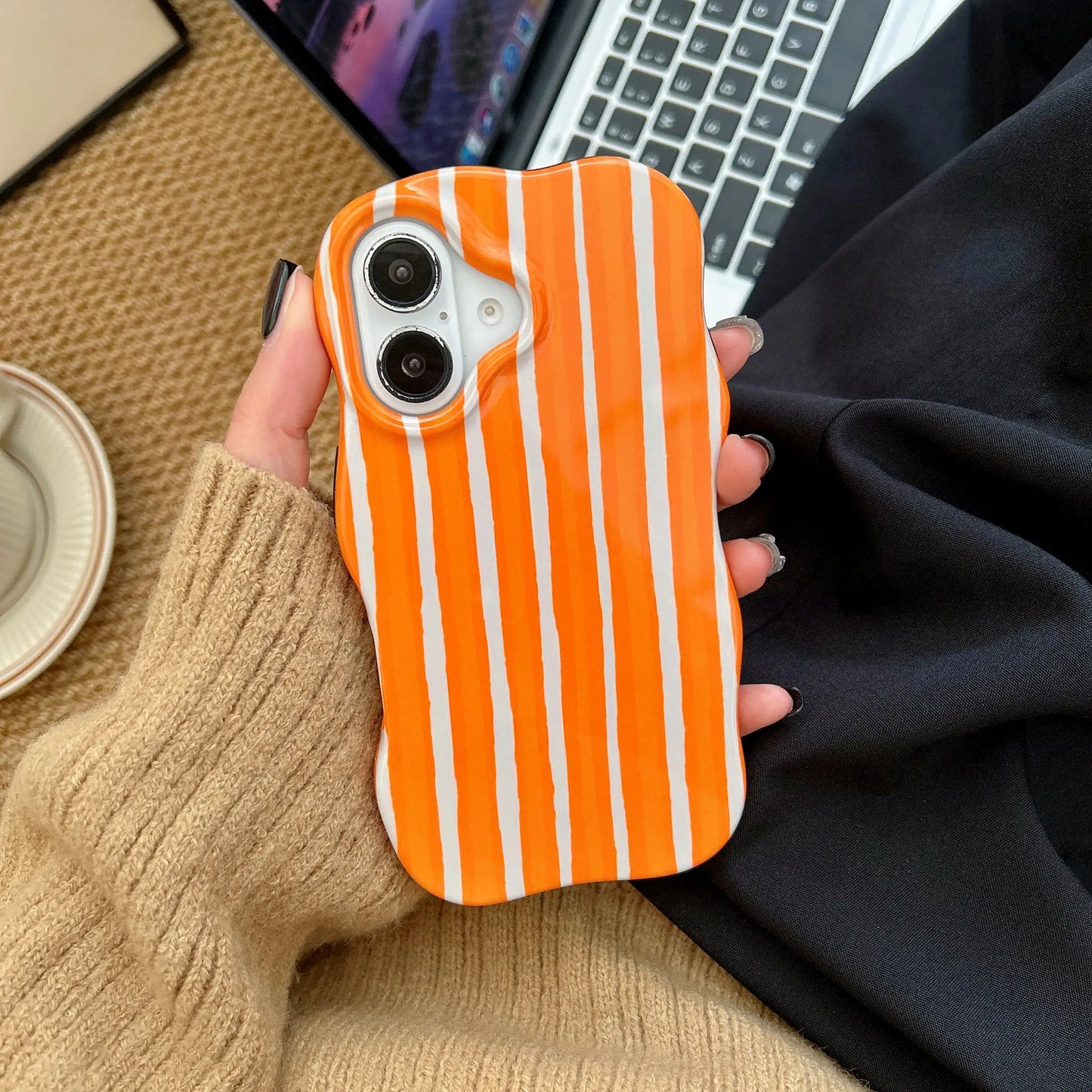 Coque de téléphone tendance 2 en 1 à rayures brillantes pour iPhone 13, 14, 15, 16 Pro Max, bords ondulés, coque arrière fine et rigide, agréable au toucher