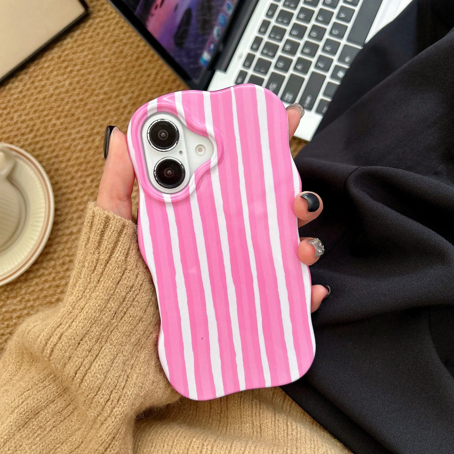 Coque de téléphone tendance 2 en 1 à rayures brillantes pour iPhone 13, 14, 15, 16 Pro Max, bords ondulés, coque arrière fine et rigide, agréable au toucher