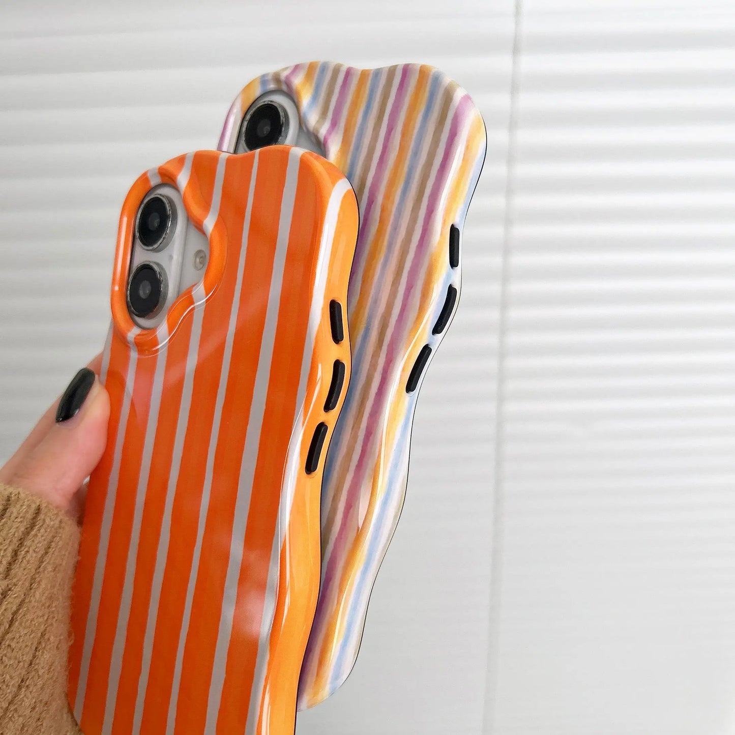 Coque de téléphone tendance 2 en 1 à rayures brillantes pour iPhone 13, 14, 15, 16 Pro Max, bords ondulés, coque arrière fine et rigide, agréable au toucher
