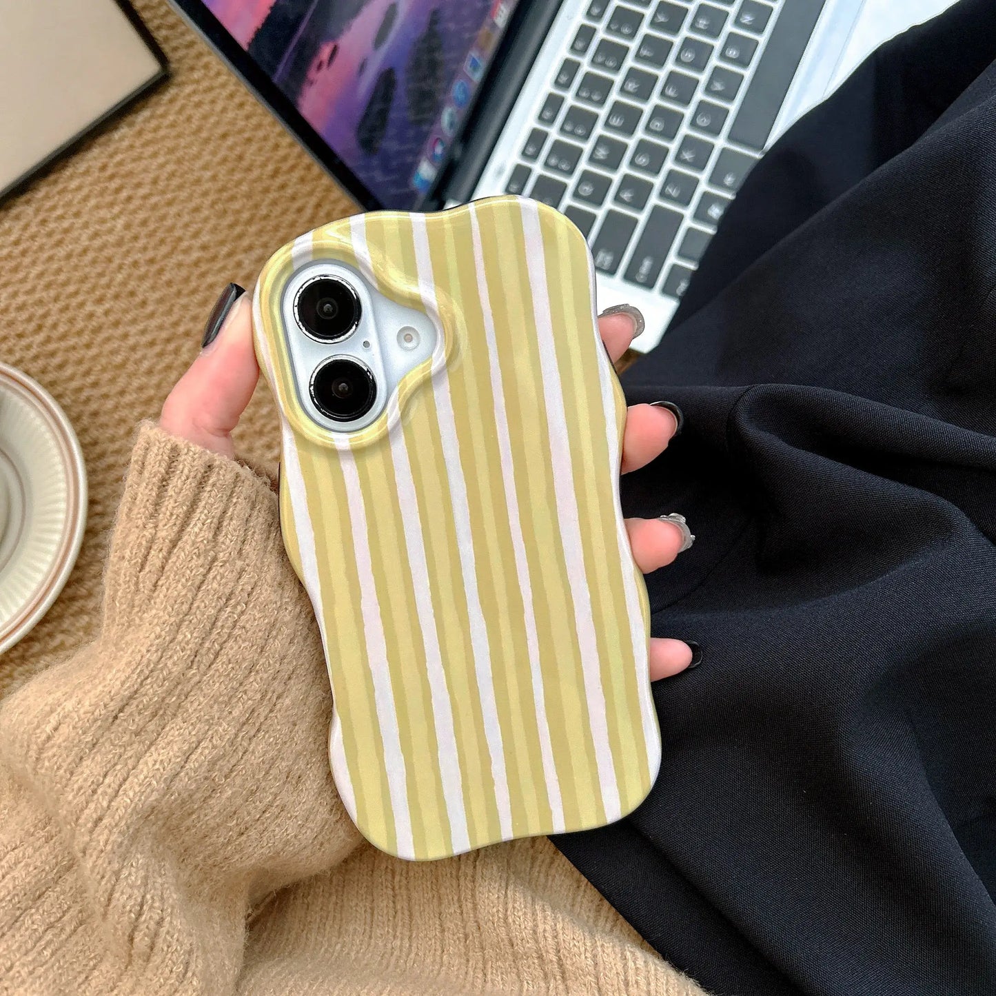 Coque de téléphone tendance 2 en 1 à rayures brillantes pour iPhone 13, 14, 15, 16 Pro Max, bords ondulés, coque arrière fine et rigide, agréable au toucher