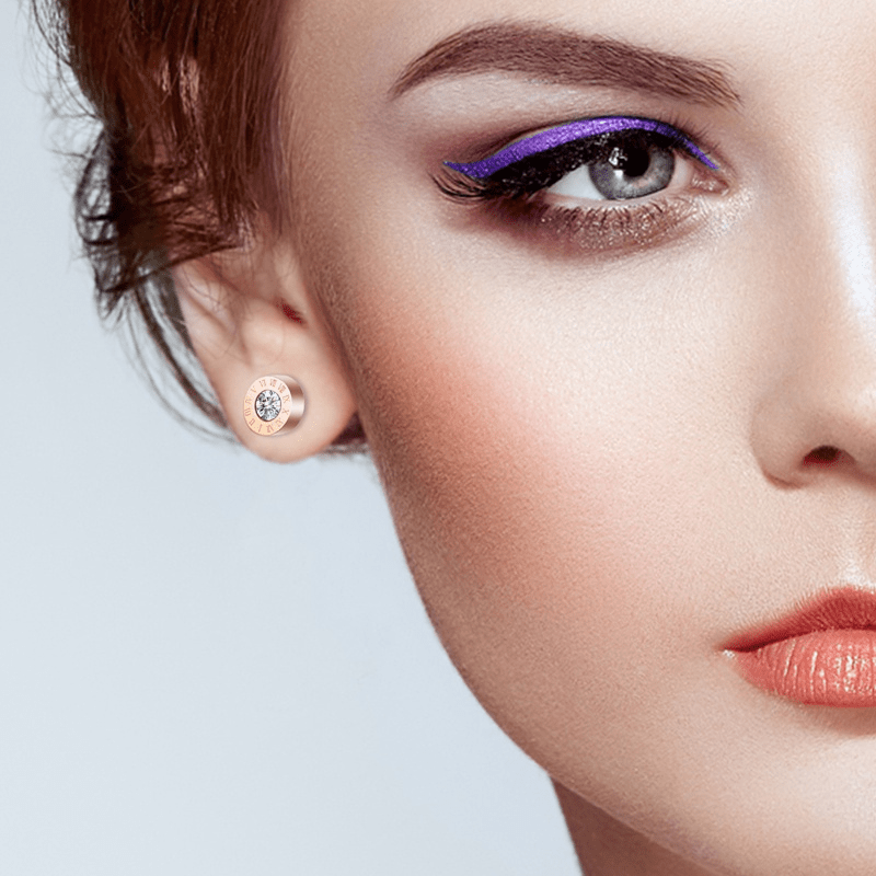 Boucles d'oreilles à tige chics en acier inoxydable avec chiffres romains et zircones scintillantes - Plaqué or rose, parfaites pour un usage quotidien ou en soirée