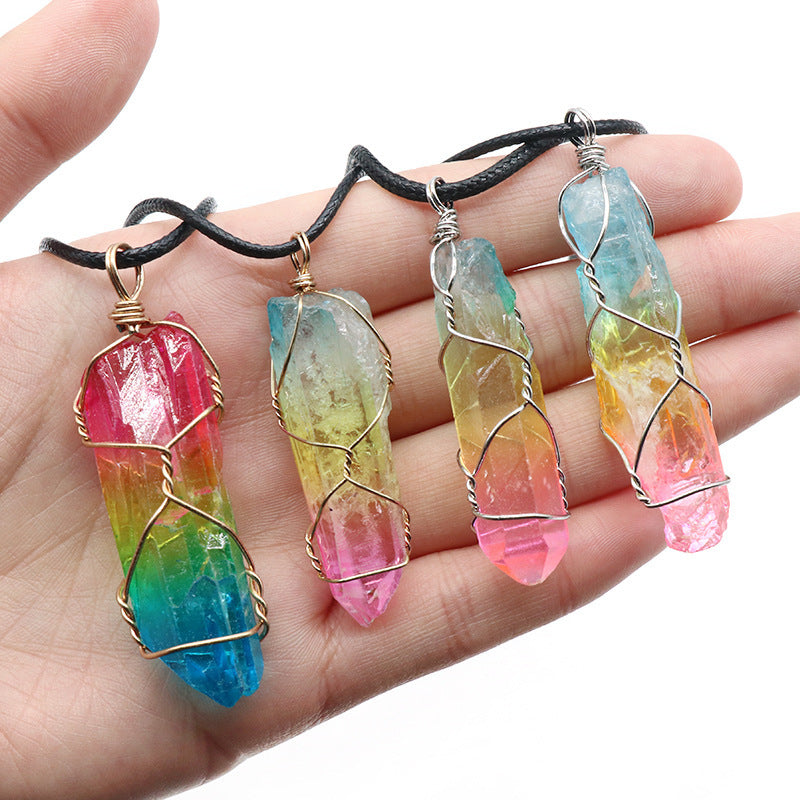 Collier tendance avec pendentif en forme de pilier en cristal et arbre de vie