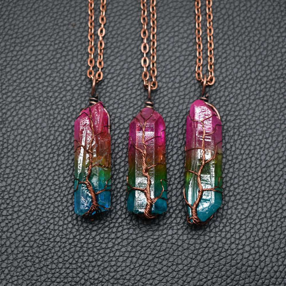 Collier tendance avec pendentif en forme de pilier en cristal et arbre de vie