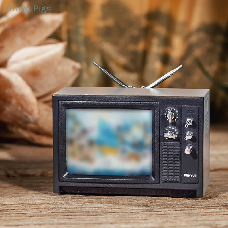 Mini Retro TV Miniature Ornaments DollHouse Toy Ornaments 5.7 * 2.4 * 3.4cm