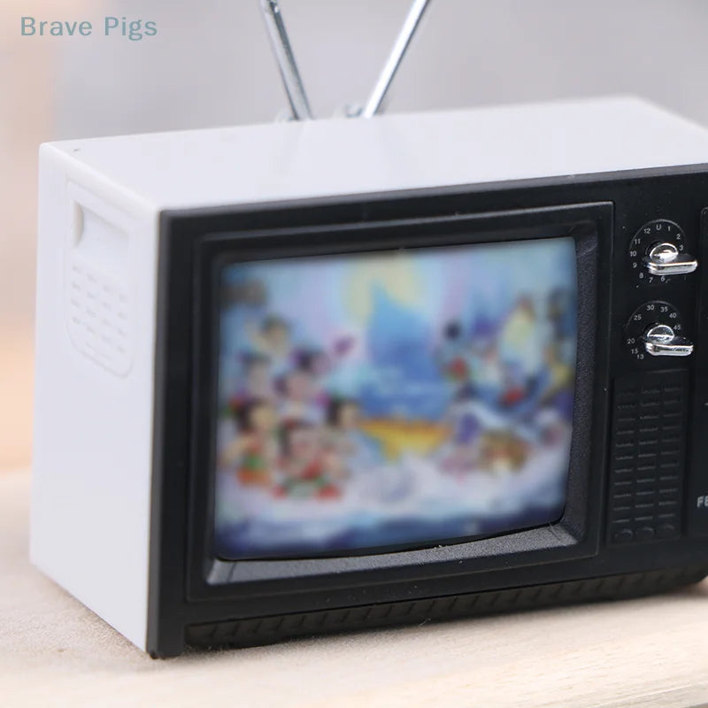 Mini Retro TV Miniature Ornaments DollHouse Toy Ornaments 5.7 * 2.4 * 3.4cm