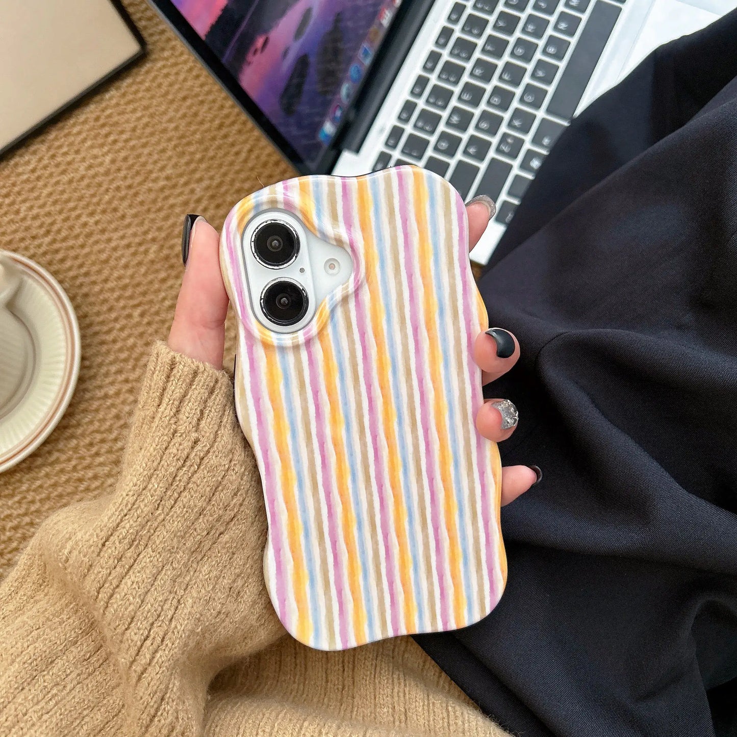 Coque de téléphone tendance 2 en 1 à rayures brillantes pour iPhone 13, 14, 15, 16 Pro Max, bords ondulés, coque arrière fine et rigide, agréable au toucher