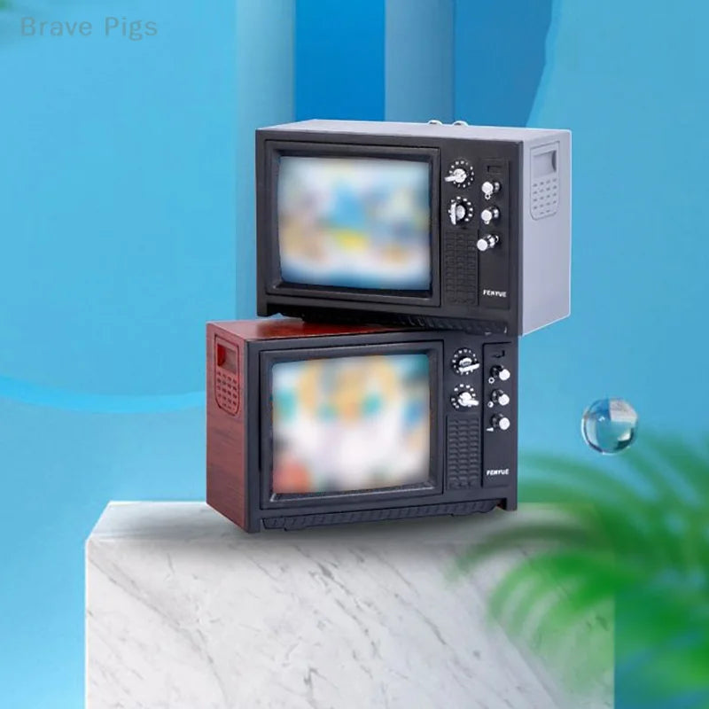 Mini Retro TV Miniature Ornaments DollHouse Toy Ornaments 5.7 * 2.4 * 3.4cm