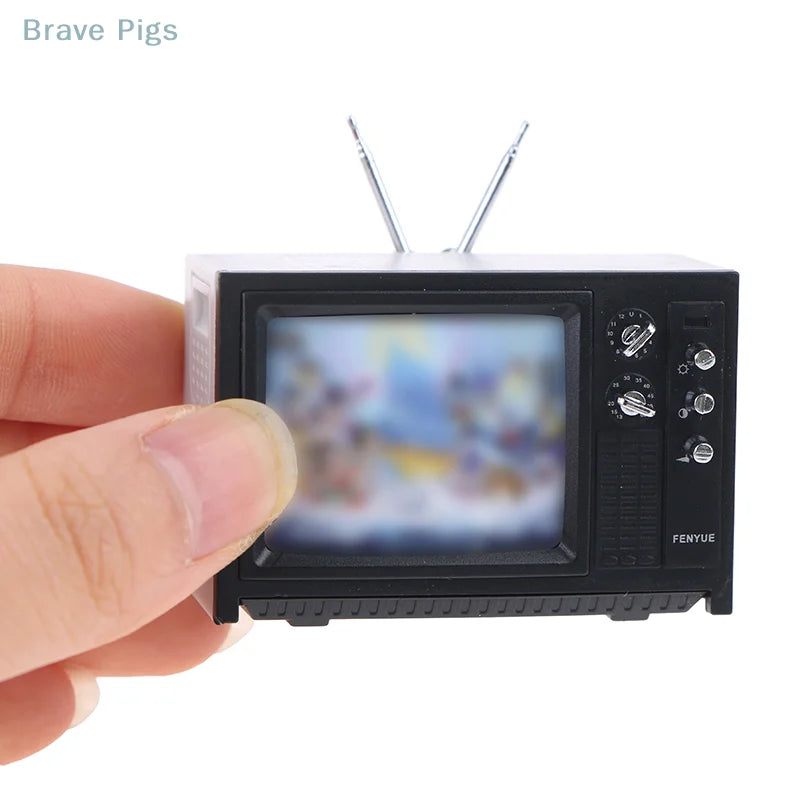 Mini Retro TV Miniature Ornaments DollHouse Toy Ornaments 5.7 * 2.4 * 3.4cm