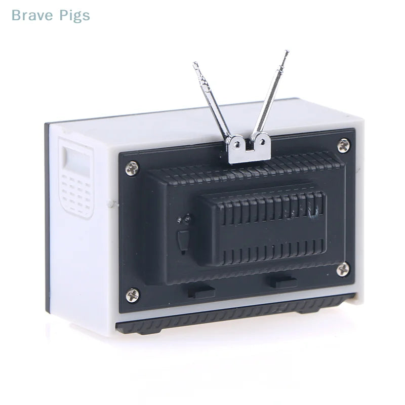 Mini Retro TV Miniature Ornaments DollHouse Toy Ornaments 5.7 * 2.4 * 3.4cm