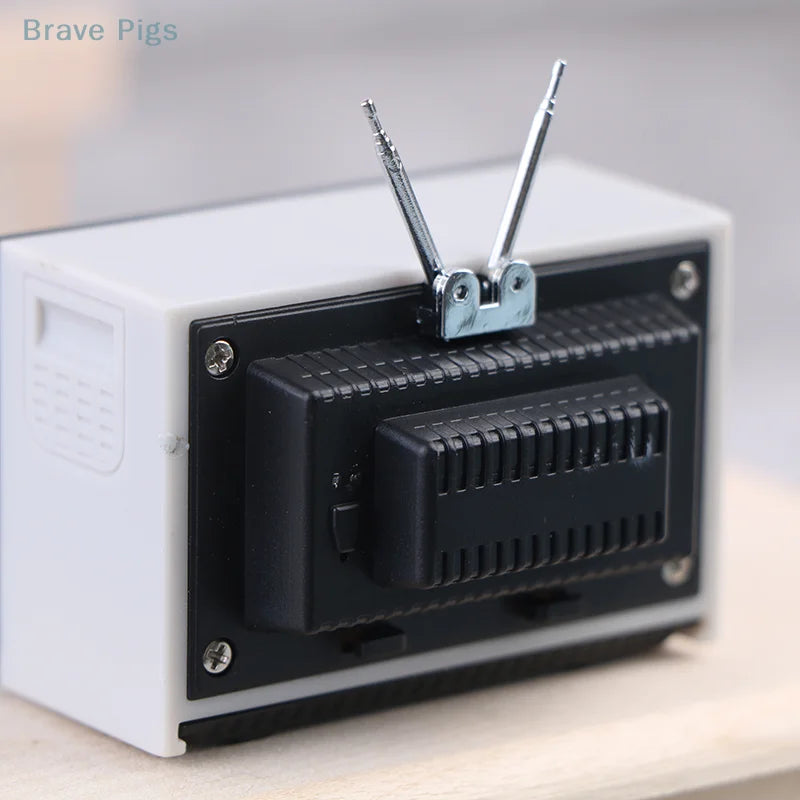 Mini Retro TV Miniature Ornaments DollHouse Toy Ornaments 5.7 * 2.4 * 3.4cm
