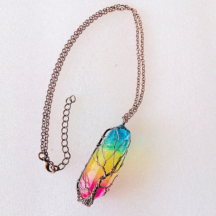 Collier tendance avec pendentif en forme de pilier en cristal et arbre de vie